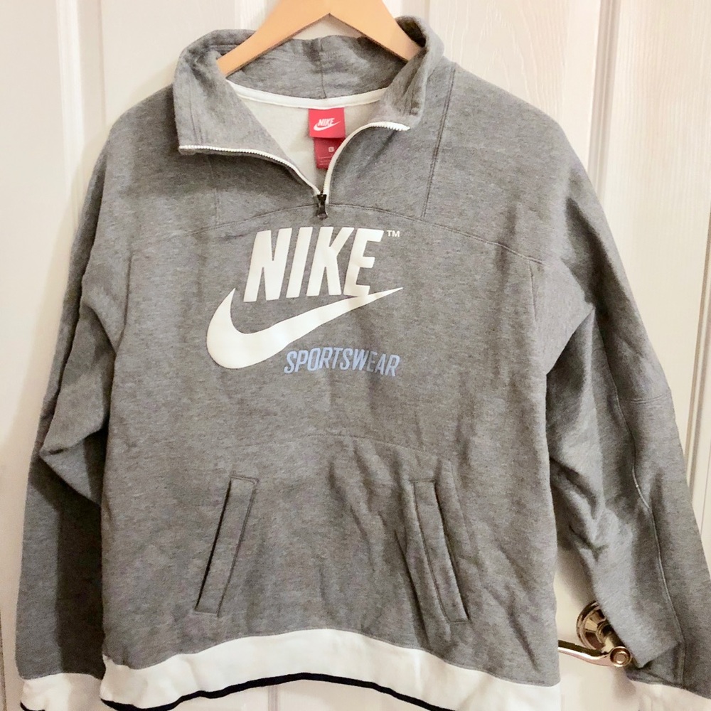 Nike Pull Over - L